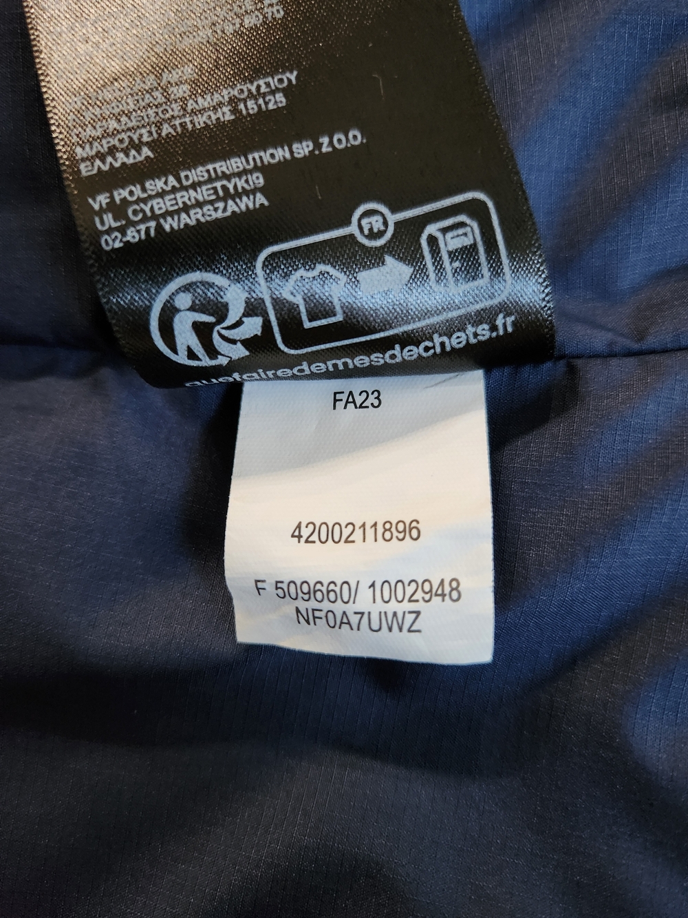 The North Face Women's Navy Packable Puffer Vest (Flare Vest) - Picture 4 of 12